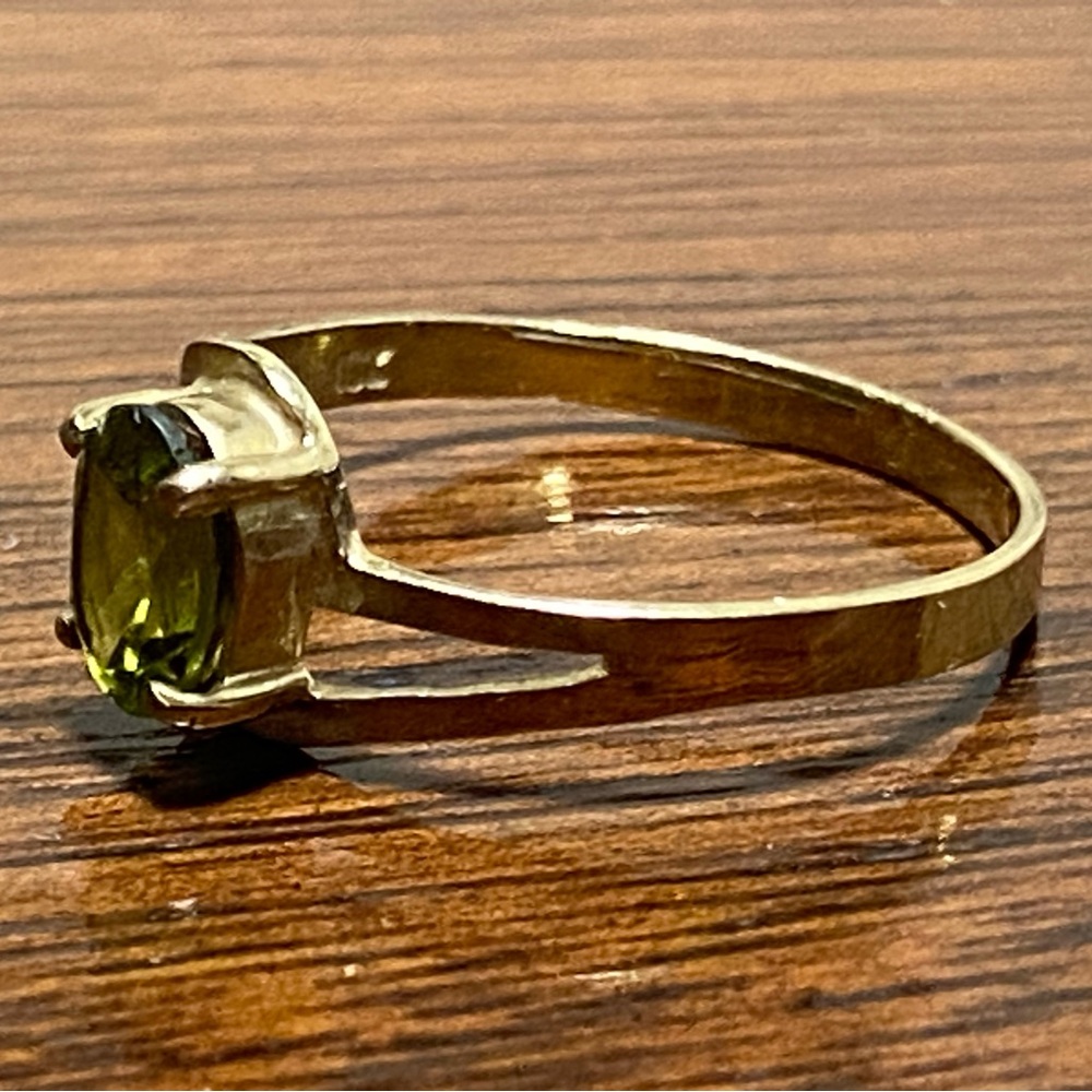 Green Peridot 10k Yellow Gold Ring size 7.5 - Picture 6 of 11